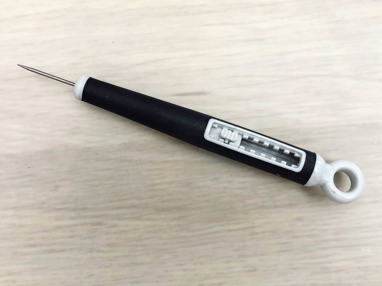 Tonic Studios Retractable Craft Pick by Tim Holtz