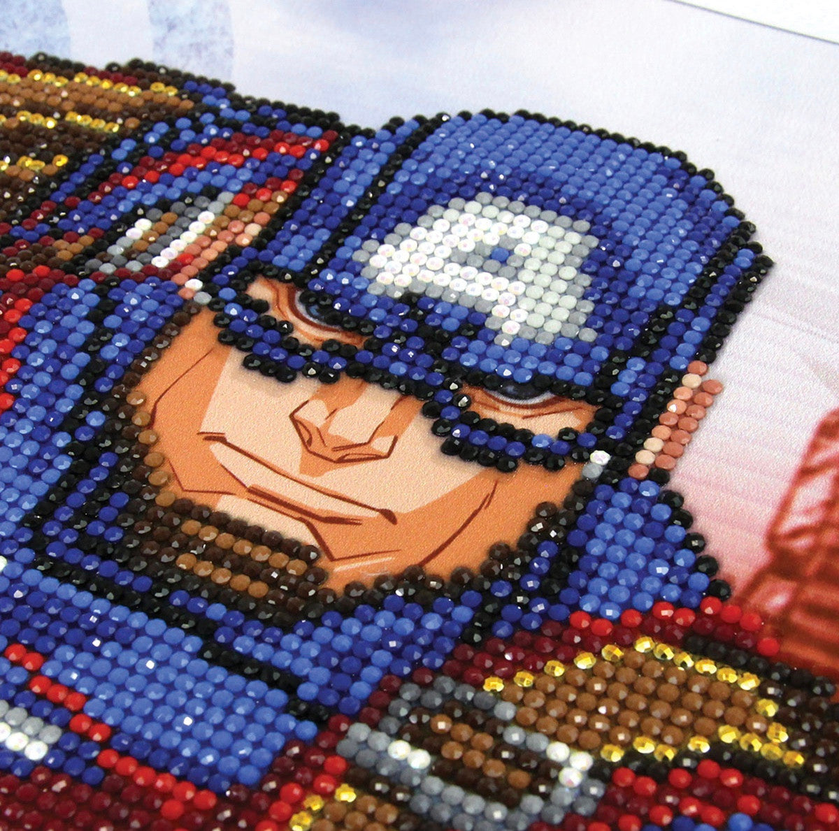 Gorra Camelot Diamond Dotz Marvel en acción (Capitán América)