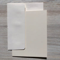 Tarjetas/sobres de color marfil con acentos de papel, 4,25” x 5,5” (paq. de 6)